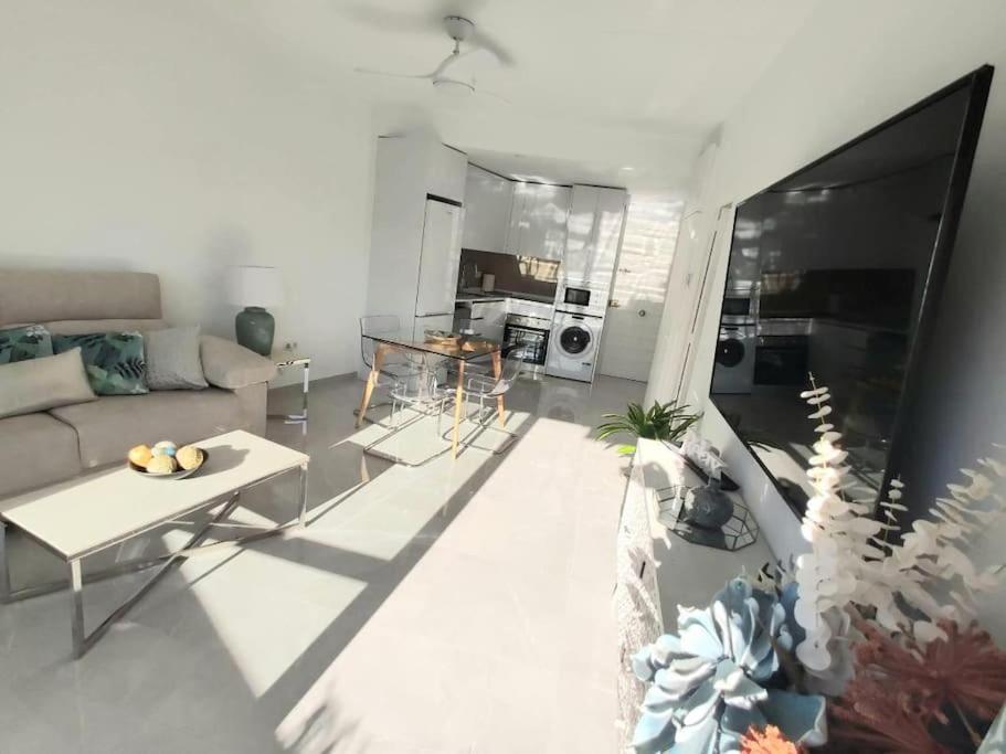 Lux. Frontbeach-Terrace. 5 Pools.Tv. 2 A.C.Netflix Benalmádena Exterior foto